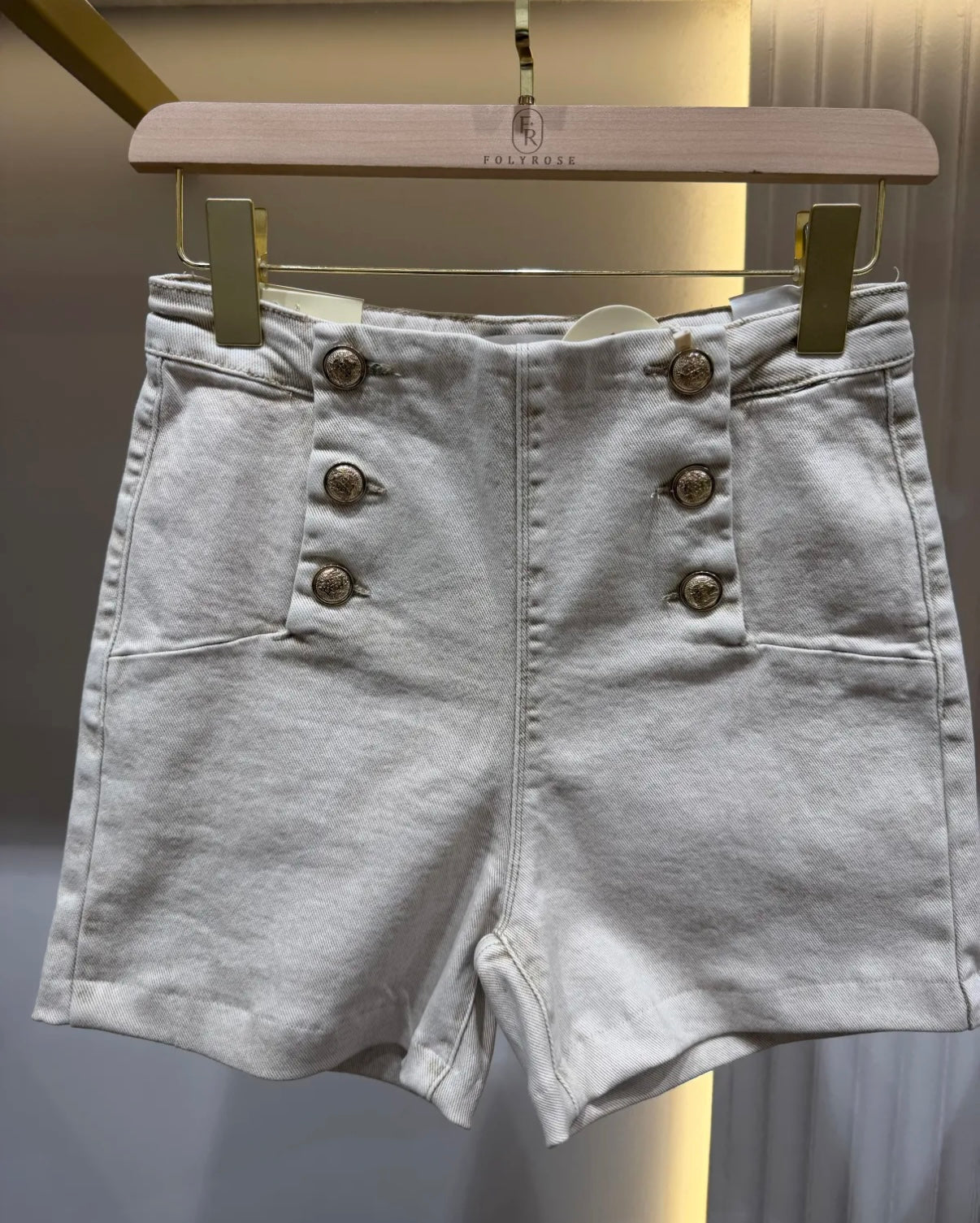 Short boutons dorés