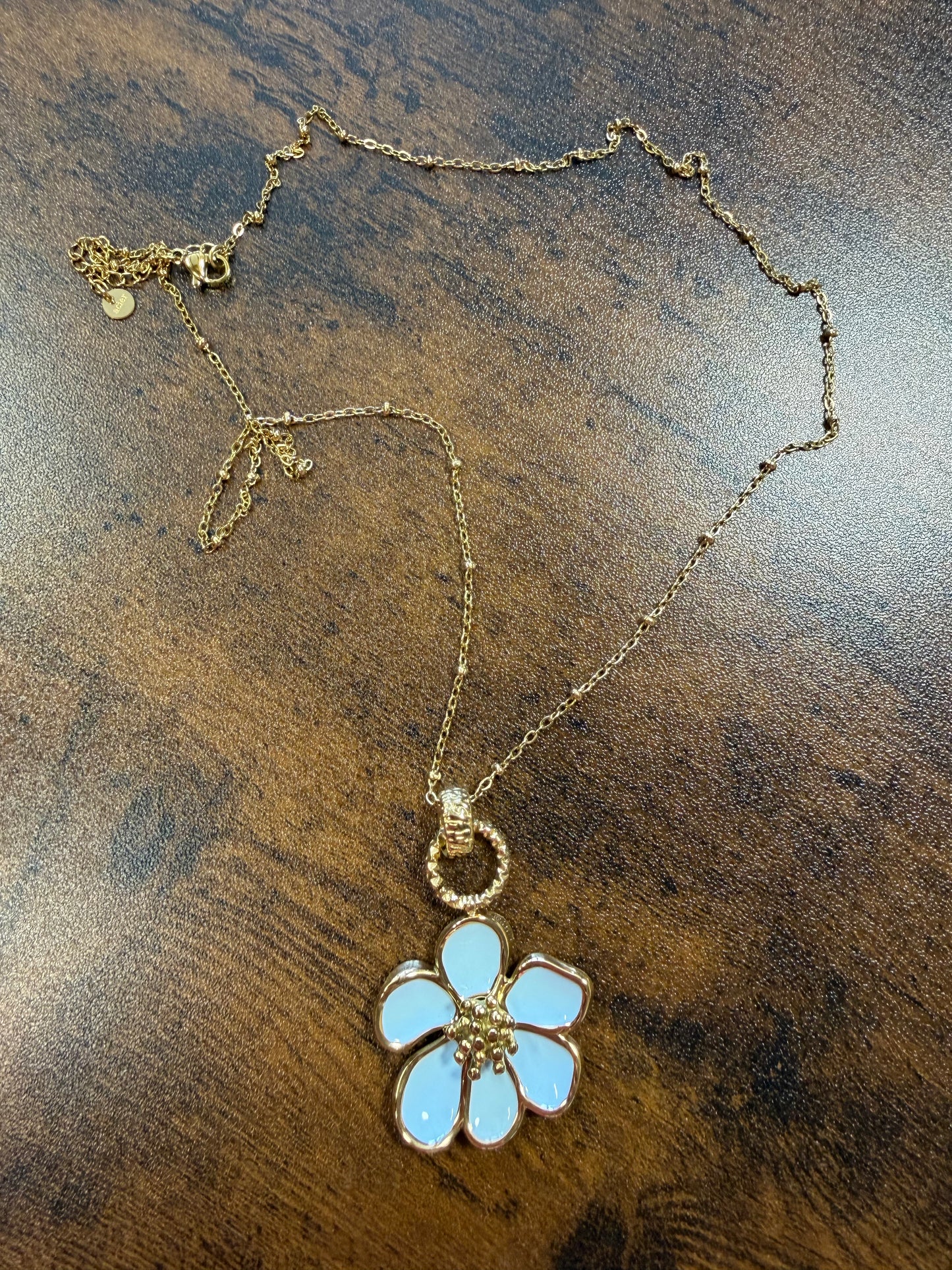 Collier fleur bleue