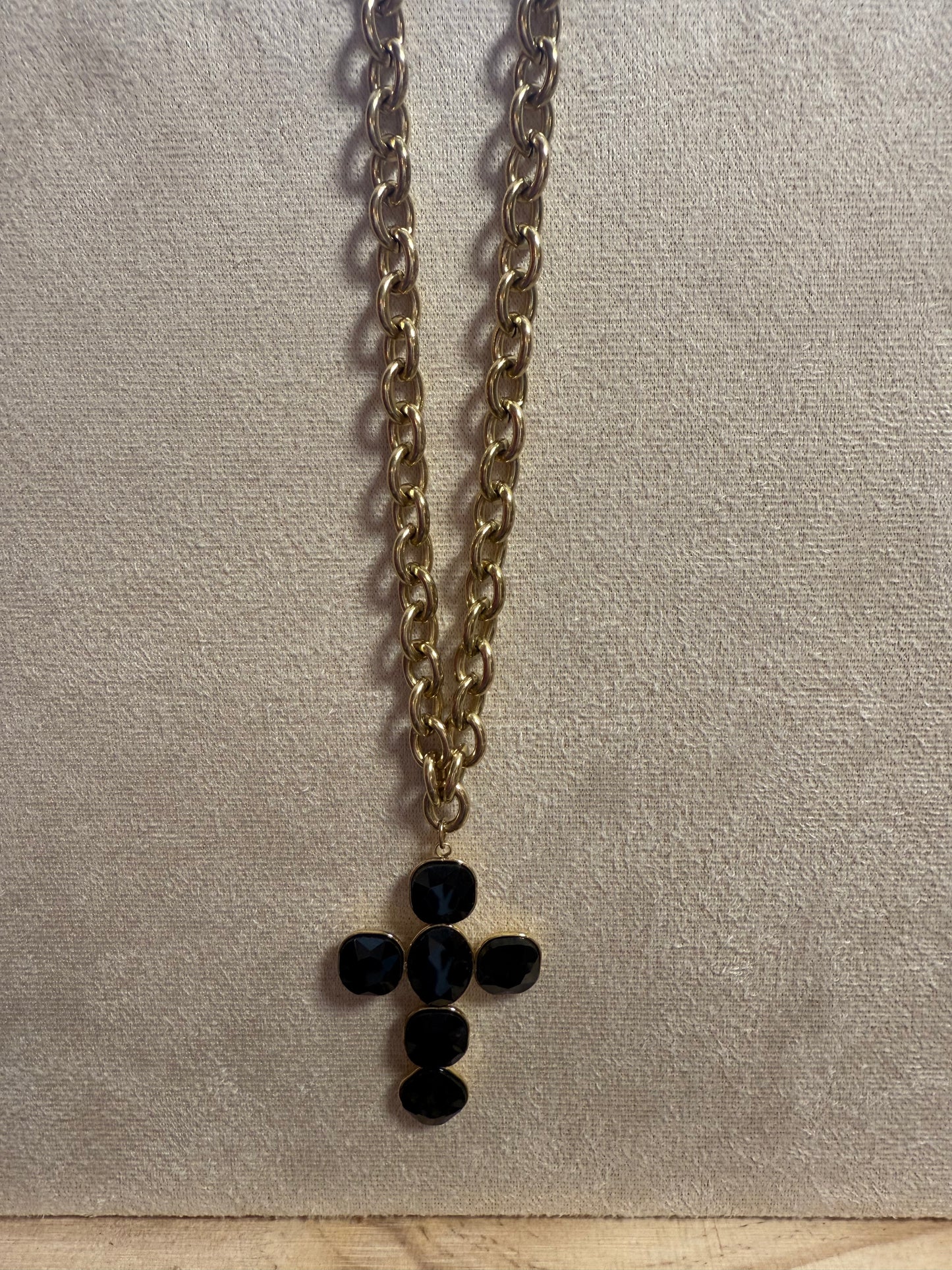 Collier croix noire