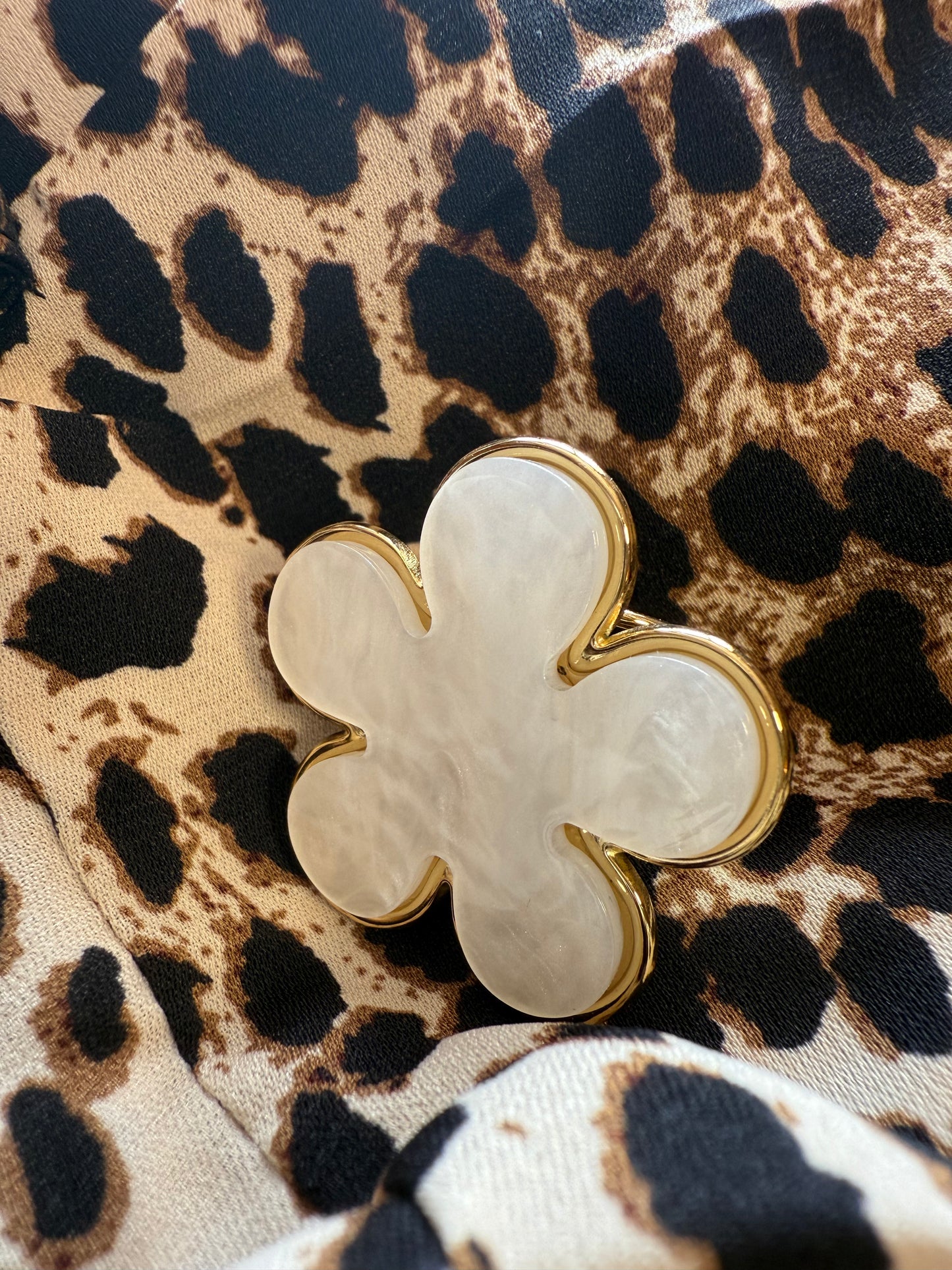 Bague grosse fleur blanche