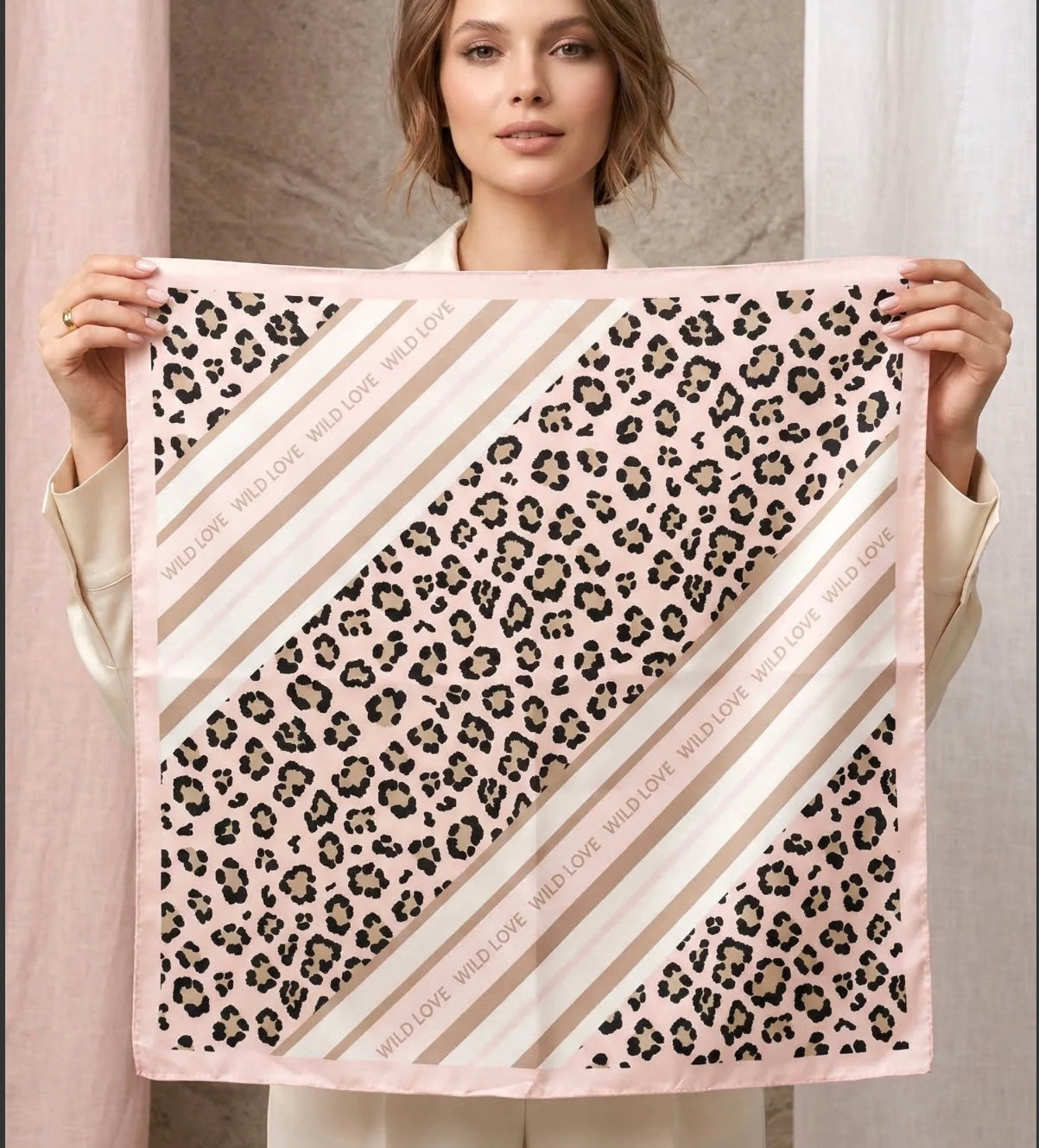 Carré de soie rayé