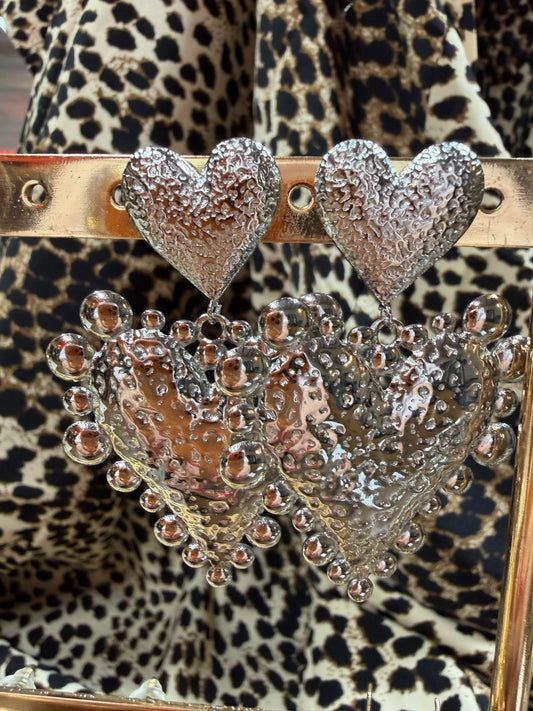 Boucles d’oreilles, Romane