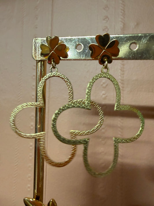 Boucles d’oreilles et trèfles