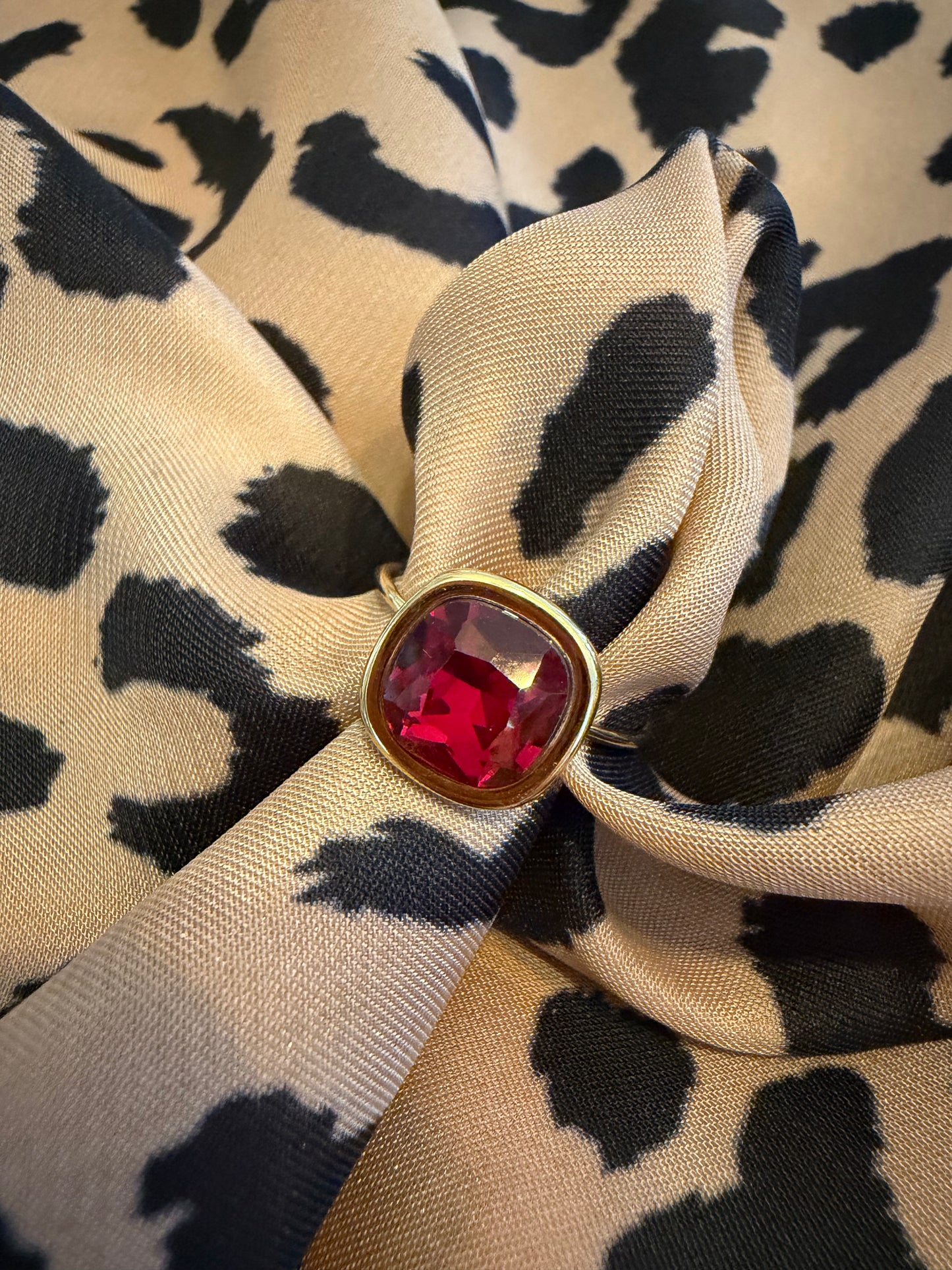 Bague, imitation rubis