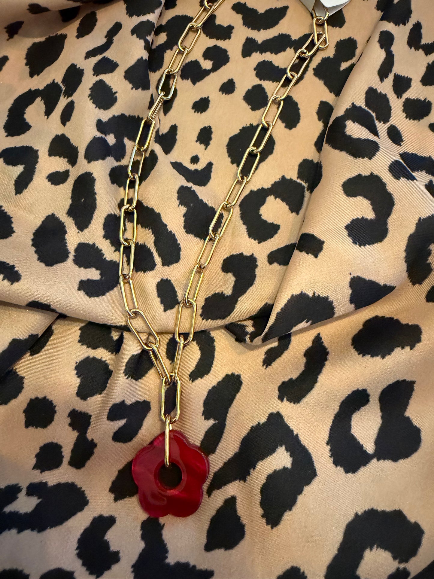 Collier fleur bordeaux