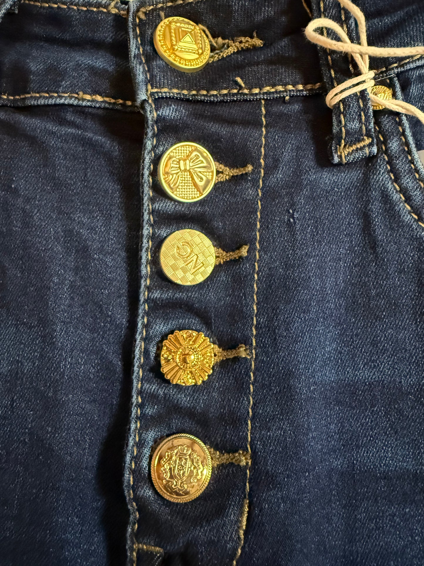 Jeans boutons dorés