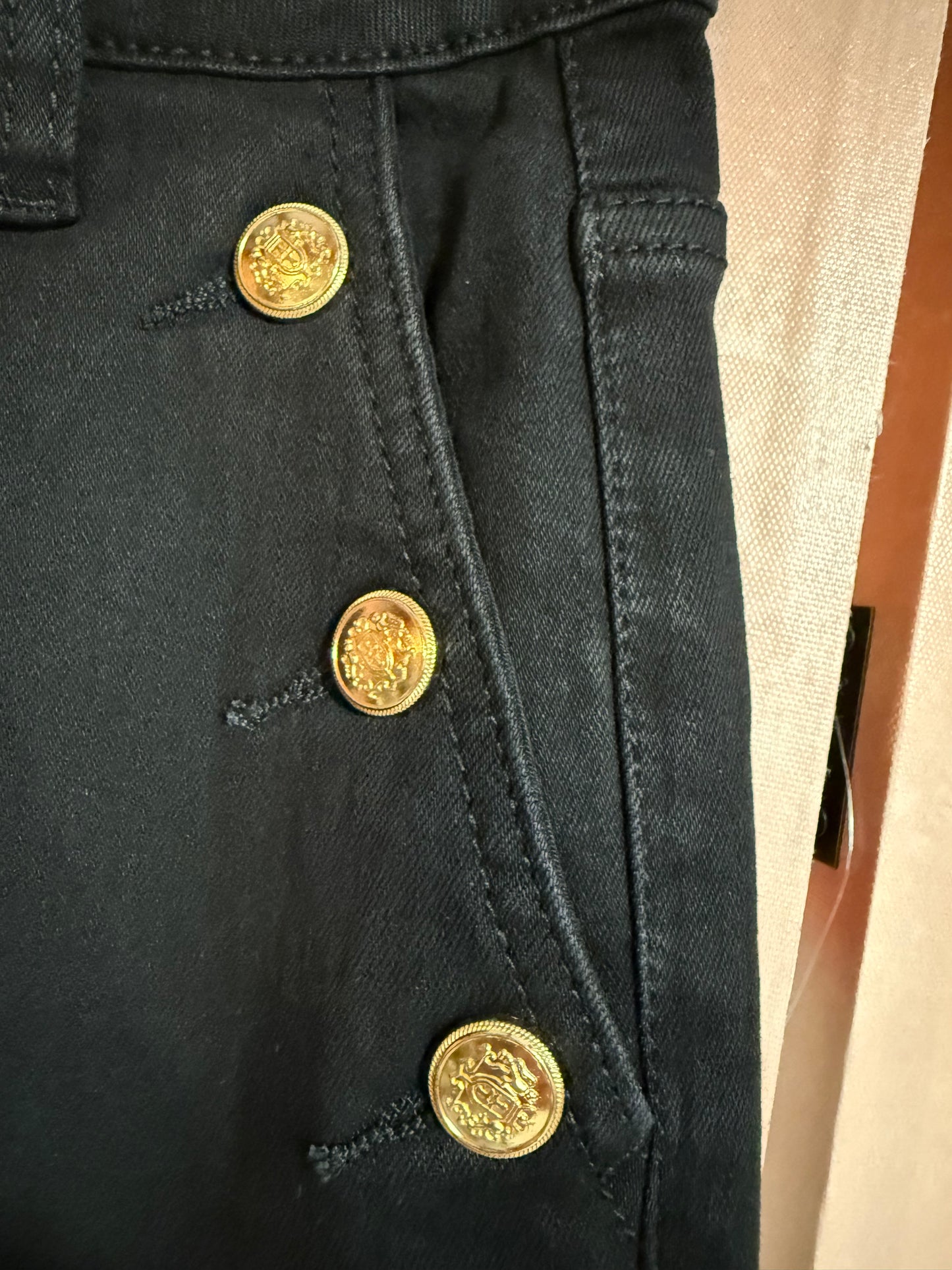 Pantalon noir boutons