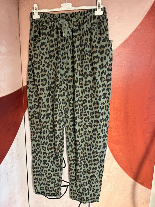 Pantalon grande taille léopard kaki