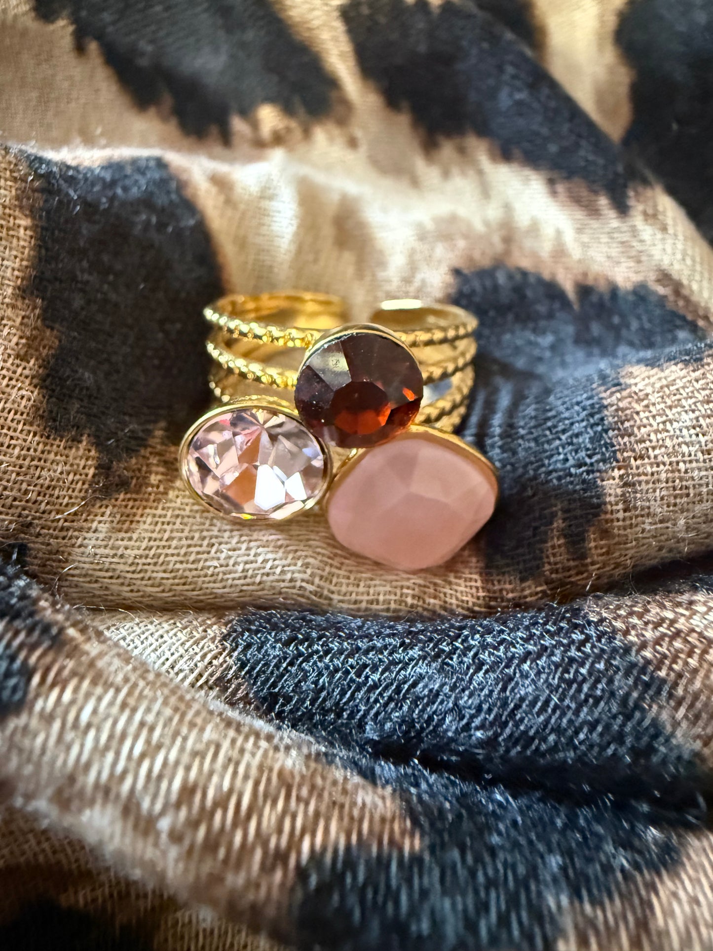 Bague 3 pierres roses